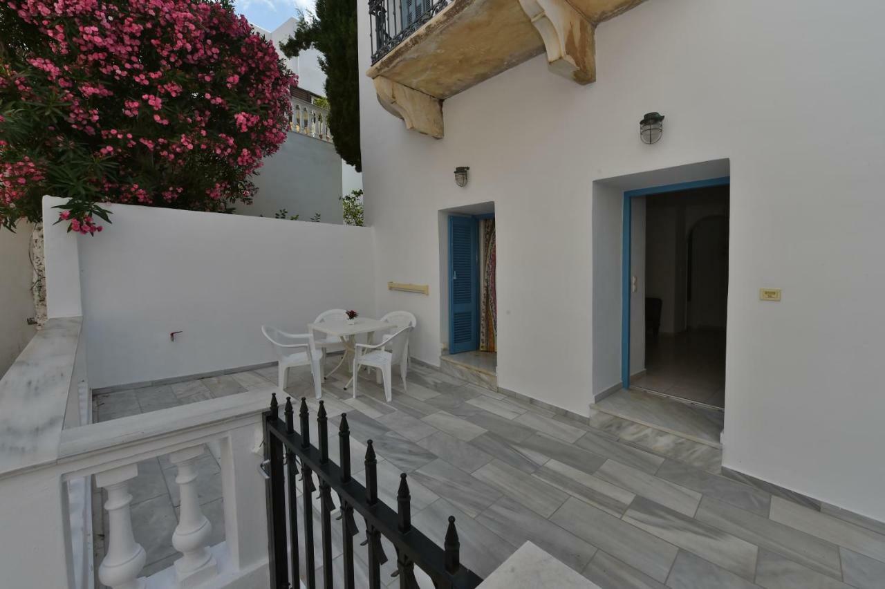 Marina's * Tinos